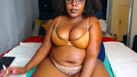 Snapshot of cherryyummy69 chatting on 12.18.24 cherryyummy69 online show from 12.18.24