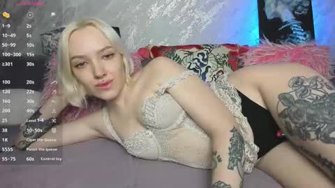 Snapshot of cherylmason chatting on 11.27.25 Cheryl online show from 11.27.25