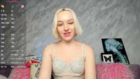 Snapshot of cherylmason chatting on 12.14.25 Cheryl online show from 12.14.25