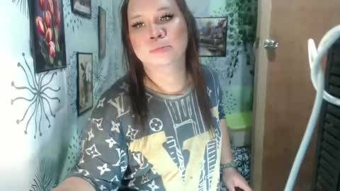 Snapshot of chescahotxxxl chatting on 12.27.24 chescahotxxxl online show from 12.27.24