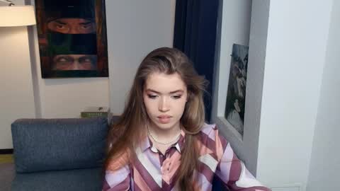 Snapshot of chia_silver chatting on 04.01.26 Mia online show from 04.01.26