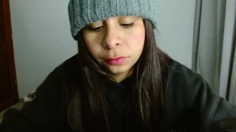 Snapshot of chiara_20 chatting on 10.18.25 Airam online show from 10.18.25