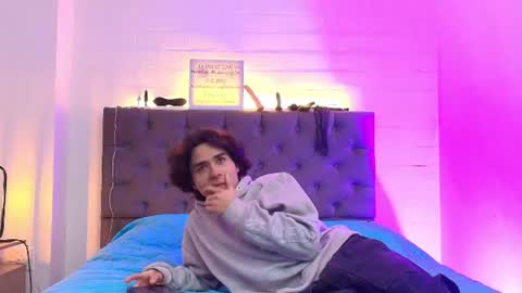 Snapshot of chlloe_fox chatting on 07.18.26 chlloe_fox online show from 07.18.26