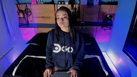 Chloeallennn  online show from 04.11.26