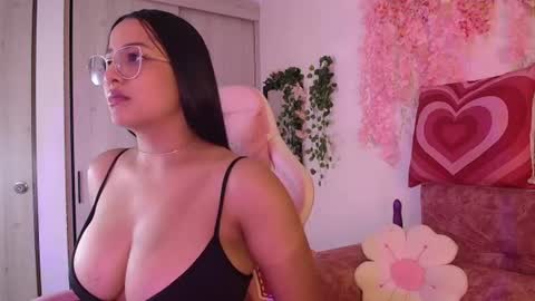 Snapshot of chloe__moon_ chatting on 06.19.26 chloe__moon_ online show from 06.19.26