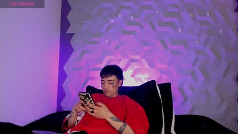 Isabella curly hair - Anastasia short hair  online show from 12.16.24