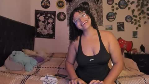 Snapshot of chloe_kisses chatting on 10.03.25 chloe_kisses online show from 10.03.25