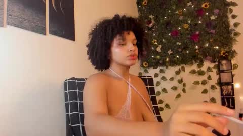 Snapshot of chloe_kisses chatting on 10.14.25 chloe_kisses online show from 10.14.25