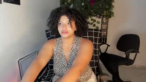 Snapshot of chloe_kisses chatting on 10.23.25 chloe_kisses online show from 10.23.25
