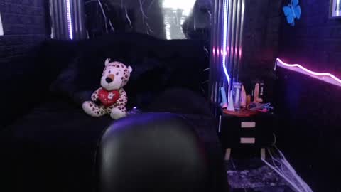 Snapshot of chloe_smith5 chatting on 04.22.26 chloe_smith5 online show from 04.22.26