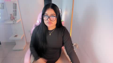 Snapshot of chloe_t2 chatting on 05.19.26 chloe_t2 online show from 05.19.26