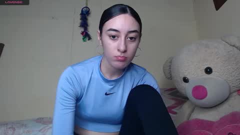 Snapshot of chloe_vahos chatting on 01.08.25 Chloe online show from 01.08.25