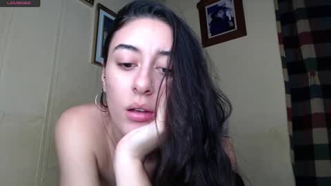 Snapshot of chloe_vahos chatting on 02.11.25 Chloe online show from 02.11.25