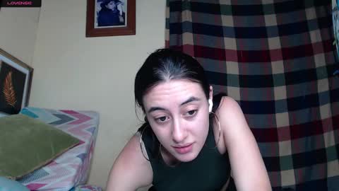 Snapshot of chloe_vahos chatting on 02.12.25 Chloe online show from 02.12.25