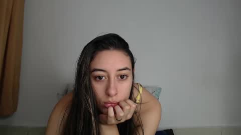 Snapshot of chloe_vahos chatting on 09.18.25 Chloe online show from 09.18.25