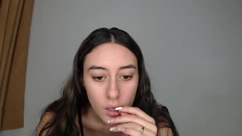 Snapshot of chloe_vahos chatting on 09.19.25 Chloe online show from 09.19.25