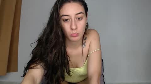 Snapshot of chloe_vahos chatting on 10.10.25 Chloe online show from 10.10.25