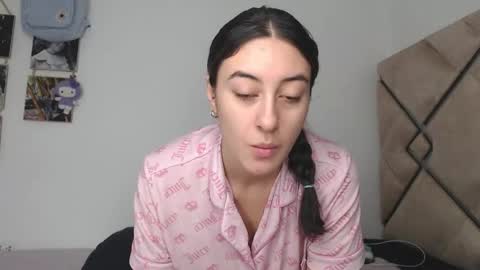 Snapshot of chloe_vahos chatting on 10.10.25 Chloe online show from 10.10.25