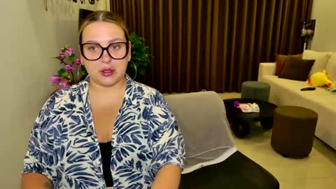 Snapshot of chloe_x_ chatting on 04.15.26 Eva and Sandra online show from 04.15.26