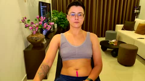 Snapshot of chloe_x_ chatting on 04.24.26 Eva and Sandra online show from 04.24.26