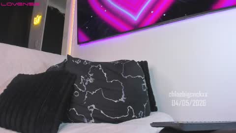 Snapshot of chloebigcockxx chatting on 05.05.26 Im Chloe independent account online show from 05.05.26