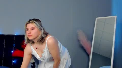 Snapshot of chloebloss0m chatting on 02.12.25 Boni online show from 02.12.25