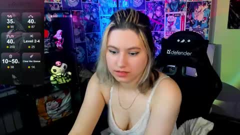 Snapshot of chloebloss0m chatting on 03.06.25 Boni online show from 03.06.25