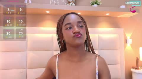 Snapshot of chloebrunnie chatting on 06.08.26 CHLOE online show from 06.08.26