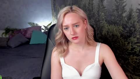 Chloe Deccker online show from 05.18.26