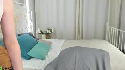 Chloe Deccker online show from 06.05.26