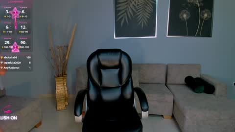 Chloe  OF chloemanson online show from 12.30.24