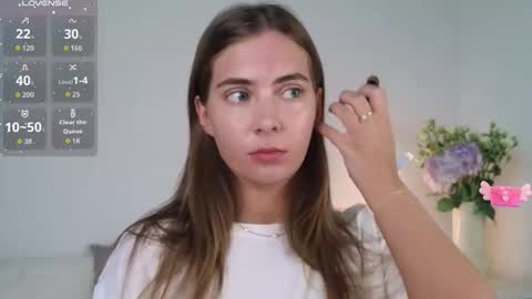 chloi_hes online show from 10.09.25