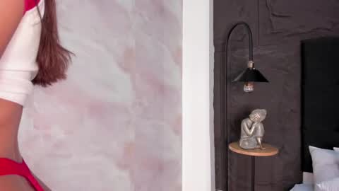 Chloe Scott online show from 11.14.25