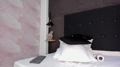 Chloe Scott online show from 11.15.25