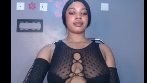 Snapshot of choco_chocox chatting on 02.11.25 ESTHER online show from 02.11.25