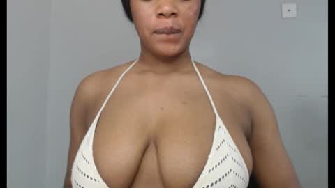 Snapshot of choco_chocox chatting on 09.16.25 ESTHER online show from 09.16.25