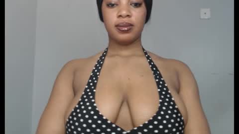 Snapshot of choco_chocox chatting on 09.23.25 ESTHER online show from 09.23.25