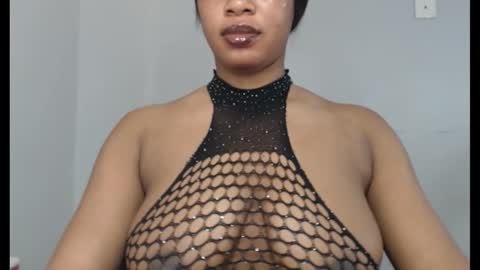 Snapshot of choco_chocox chatting on 09.27.25 ESTHER online show from 09.27.25