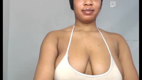 Snapshot of choco_chocox chatting on 10.01.25 ESTHER online show from 10.01.25