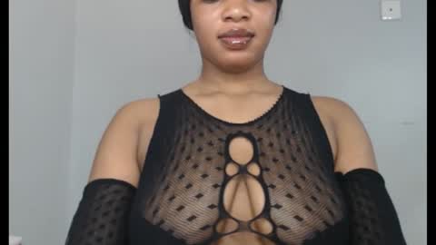 Snapshot of choco_chocox chatting on 10.06.25 ESTHER online show from 10.06.25