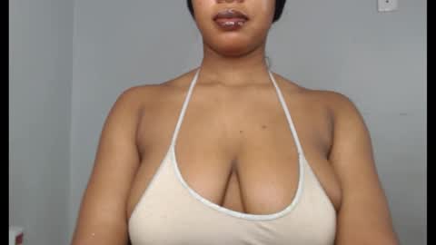 Snapshot of choco_chocox chatting on 10.09.25 ESTHER online show from 10.09.25