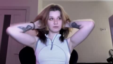 Snapshot of choimia chatting on 12.04.25 Lissa online show from 12.04.25