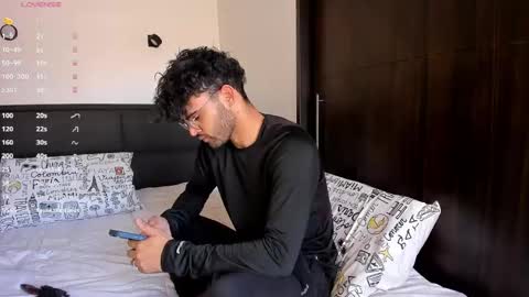 Im Chirs IM MODEL INDEPENDT online show from 01.29.25