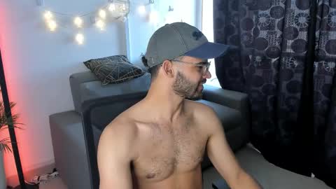 Im Chirs IM MODEL INDEPENDT online show from 02.10.25