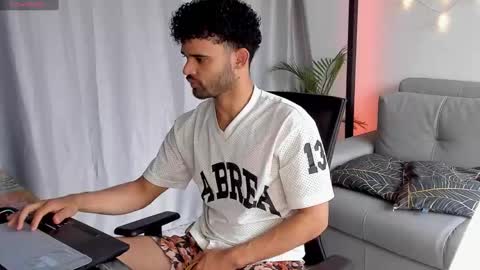 Im Chirs IM MODEL INDEPENDT online show from 02.26.25