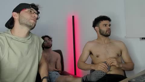 Im Chirs IM MODEL INDEPENDT online show from 09.16.25