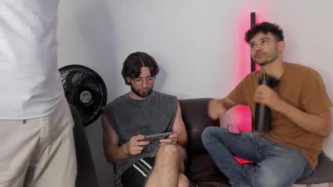 Im Chirs IM MODEL INDEPENDT online show from 09.18.25