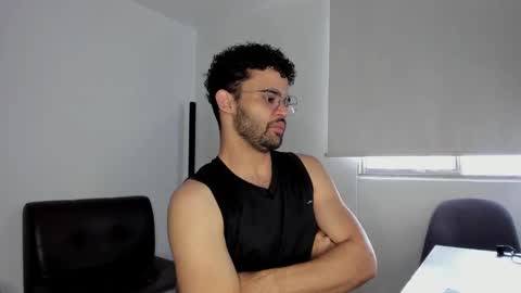 Im Chirs IM MODEL INDEPENDT online show from 10.15.25