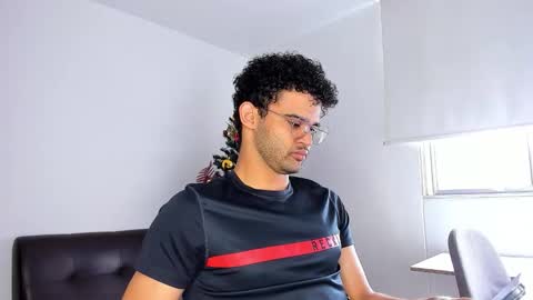 Im Chirs IM MODEL INDEPENDT online show from 11.27.25