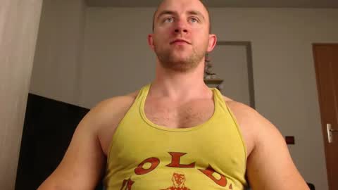 Snapshot of chrisbigbiceps chatting on 01.04.25 chrisbigbiceps online show from 01.04.25